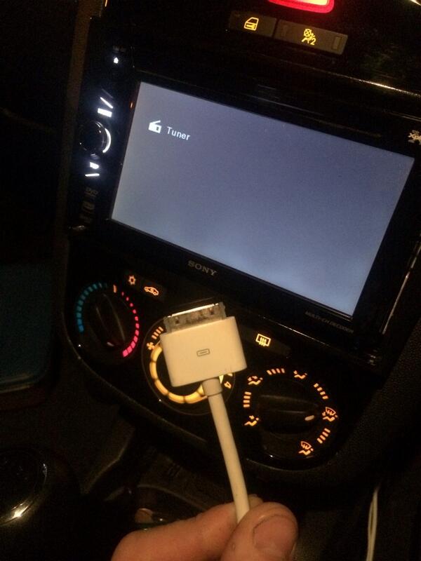 Bennp1990's tweet image. Only slight dilemma upgrading to a iPhone 5s... #notunes #wrongplug