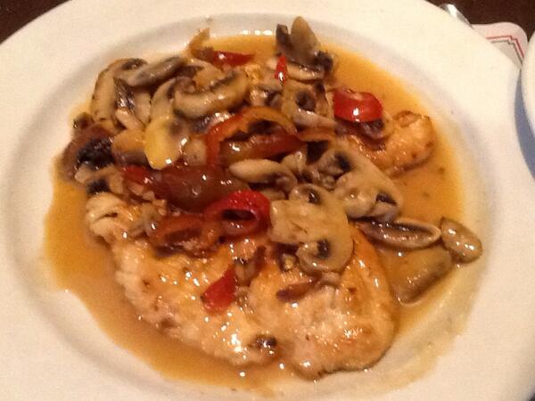 CarlosCucina's tweet photo. #chicken #marsala #cherrypeppers http://t.co/vH48SL7kBd