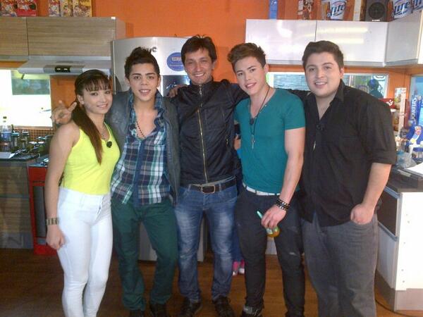juancasamaniego's tweet photo. Entre un rato en la casa #eldebate de #LaAcademiaPy Marilina, Fabio, Troche, Pacheco. Finalistas. Quien va a ganar? http://t.co/JurGsasOdj