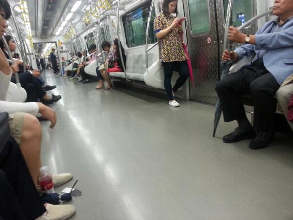 국회의사당역 가는중 설레는 마음으로 
영화제작 회의 참석차