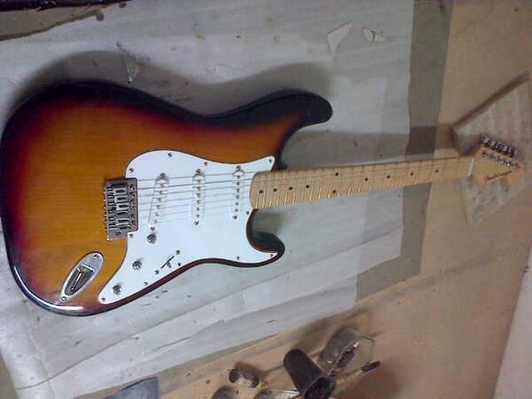 IklanBalikpapan's tweet photo. #wtsbpp | @Donny_kur: For sale gitar fender stratocaster(baru) minat hub 085753386300 / pin:29264246 http://t.co/AFzn5kzJvJ