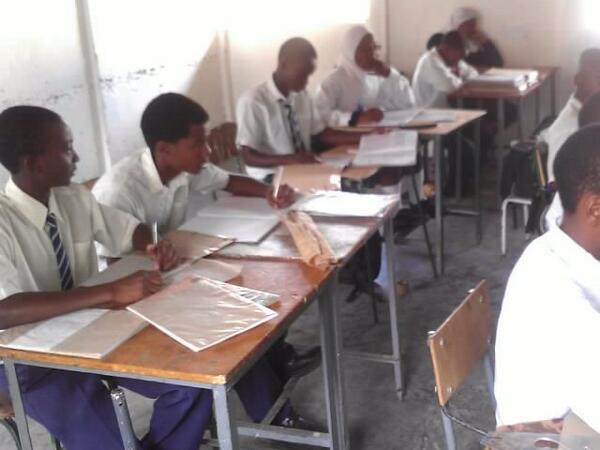 CollegeZahra's tweet photo. students in class http://t.co/k2DnI7fnqF