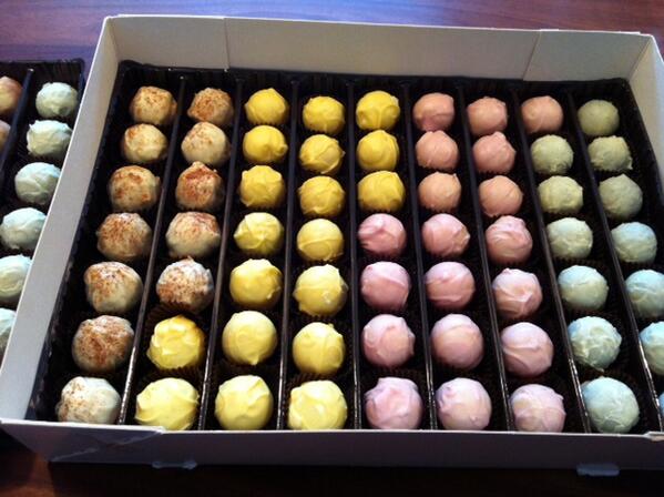 Voorbereidingen voor de relatiegeschenken 2013. Verkrijgbaar bij chocoos.nl #relatiegeschenken #kerst #kerstkado