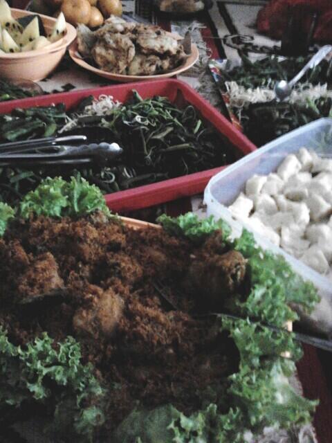wisatangiler's tweet photo. Nih kemaren mimin makan siang pake ini looooh tweeps enak bgt syeeeeger ~ http://t.co/VzRmQjYyNG