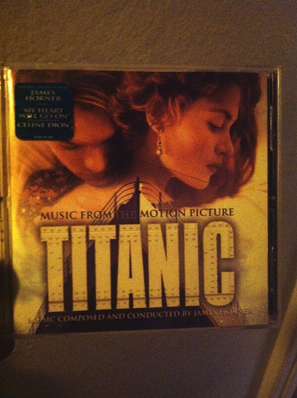 Dawn_Chill's tweet image. My favorite CD of all time. I play in the background when i'm going for clips. Shit works.