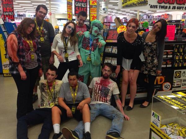 JessieR_JBaus's tweet photo. The #walkingdead season 3 is out now @jbhifi! Come down and grab a copy... #brains #zombie http://t.co/rdbNfuvmeW