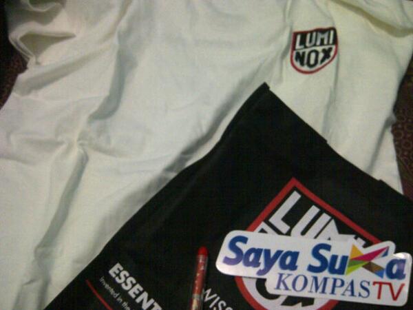 rcahyantari's tweet photo. Yeay ! Hadiah dari @100HKI  sudah sampai dengan selamat . Terima kasih, saya suka @KompasTV :D http://t.co/DFElV2Mdyi