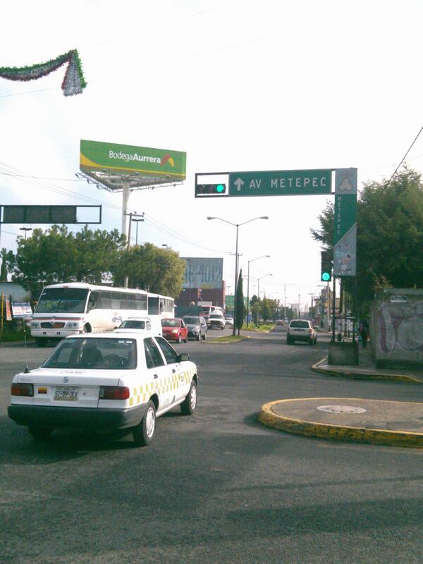 SemaforoMetepec's tweet image. Los  semáforos de Av. Gobernadores yClouthier están listos. Conduzca con precaución.