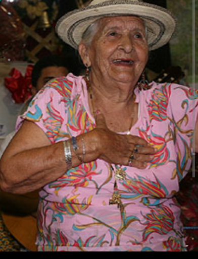 Plumasnegrasof's tweet photo. Hay mira soledad hay mira soledad se ve el canajagua...Paz a su alma. Mama Chencha... http://t.co/B24pfWoltp