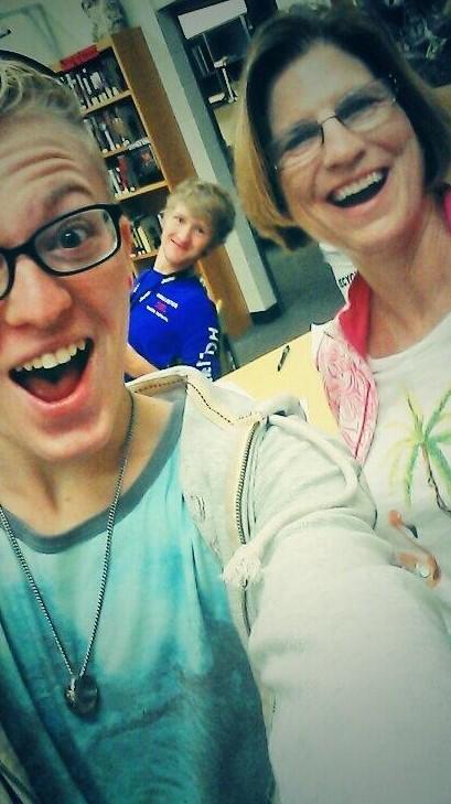 chsbooks's tweet image. #librarywork