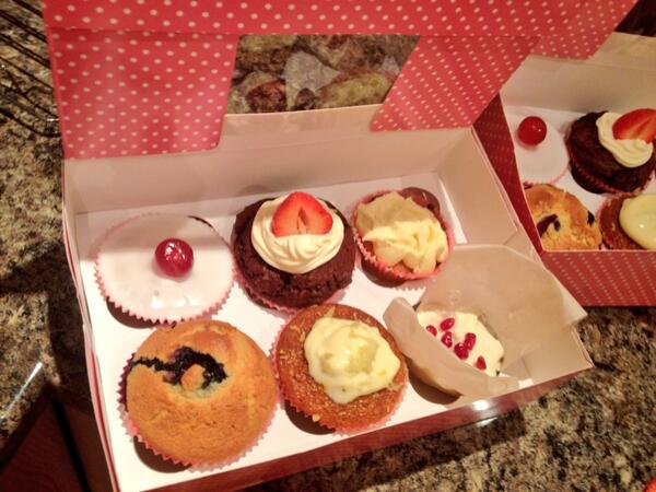 Sarson_T's tweet photo. “@SweetCarolineAM: #cupcakes#baking#pretty#homemade http://t.co/GamuYXRBnW” they were AMAZING