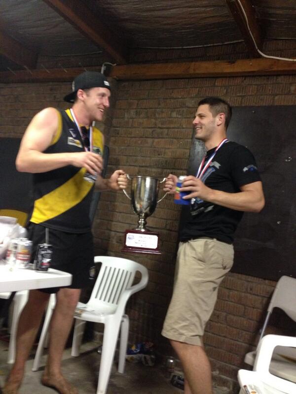 julzblackford's tweet photo. @morwellfnc @DarylCouling @mjhenderson84 #LastMenStanding http://t.co/QUQvPZL8wo