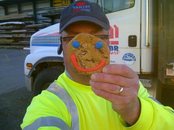 Traxl_j's tweet photo. Smile Cookie Week is On!! Support the Kids!! http://t.co/kz1rbV1Rky