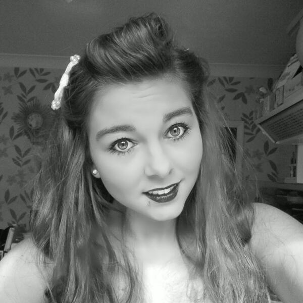 HannahDines's tweet photo. 1940's :'* http://t.co/4pJLOIpeL3