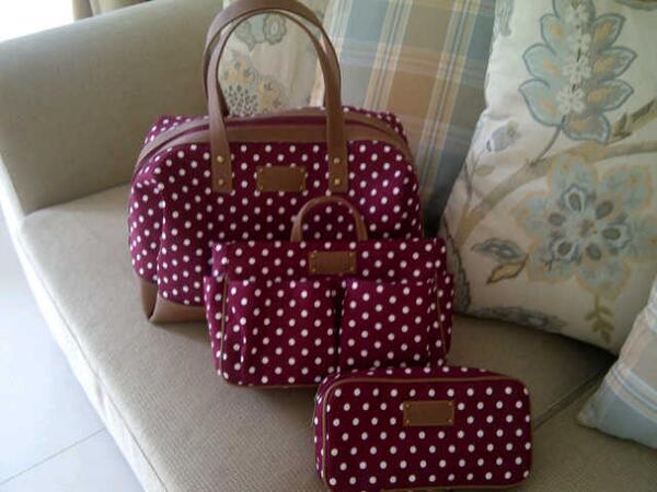 ratih_ka's tweet photo. Handbag de Fairies maroon, 1 set (handbag,organizer bag,cosmetic pouch) Rp375ribu (belum ongkir), ready... Minat? http://t.co/24u2cpXbOs