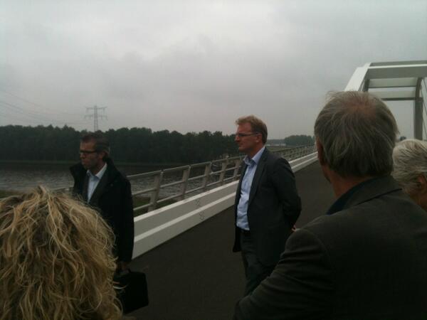 Vandaag het dagelijks bestuur #020Oost rondgeleid over de Uyllanderbrug Opening brug en #OOIJ is na de zomer van 2014