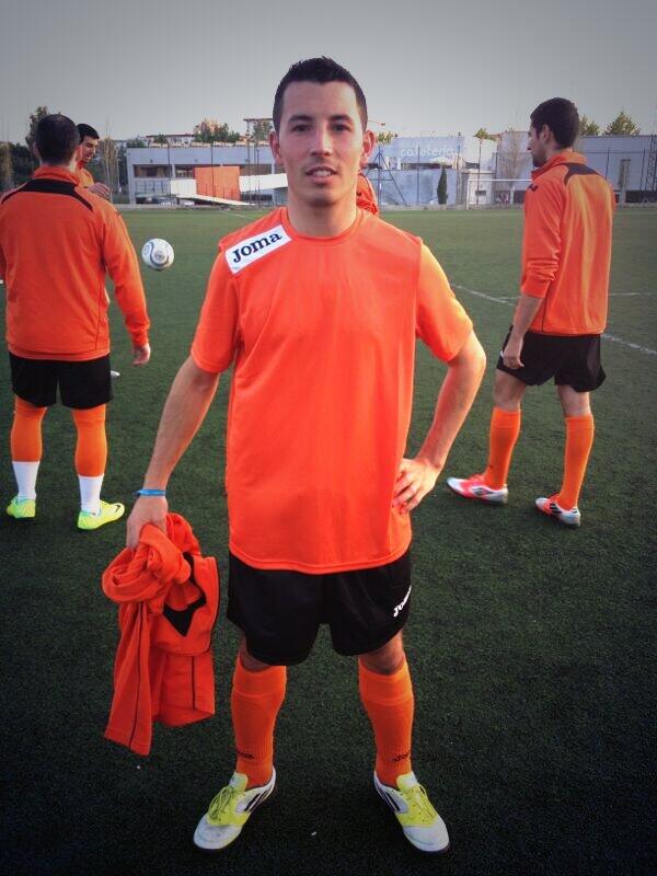Josem_Sp7's tweet photo. Vendemos equipaciones de @dss2003 oficiales de esta temporada. Para preguntar precios aqui. http://t.co/FiNFyUw2mU