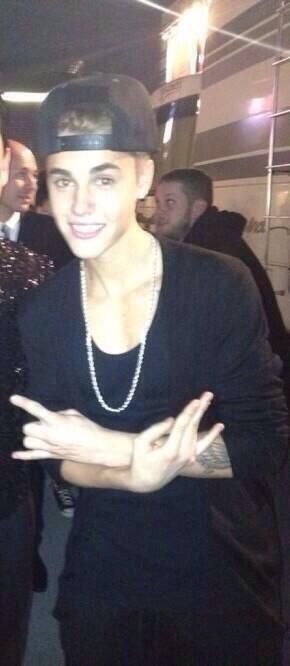 avonslxck's tweet photo. HIS FINGErs http://t.co/pU3euKHt3D