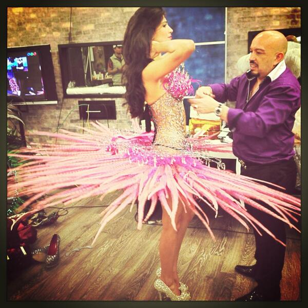 SolangeAbraham's tweet photo. #Anoche #UltimandoDetalles @MarceloPendola  #BienvenidaPrimavera #SusanaGimenez http://t.co/GeNo2VgsOR