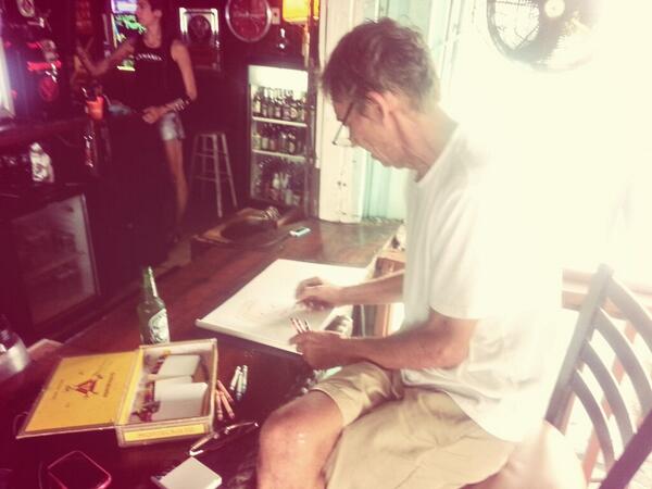 MeetMickeyClean's tweet image. Breaking in some new crayons.