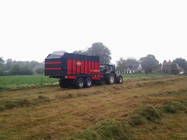 groenhelptgroen's tweet photo. vandaag een nieuwe opraapwagen geprobeerd!! i.o.m bijker mechanisatie. #nieuweuitdagingvoor2014???!!! http://t.co/EQ4lTUwv8c