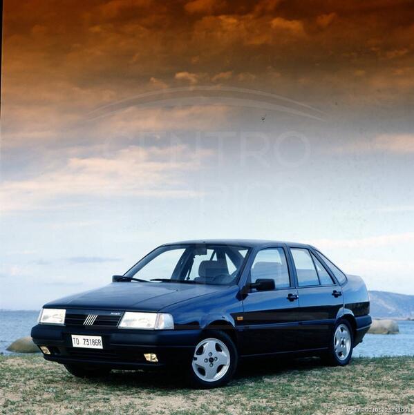 #CineFiat: In the movie "The American" George Clooney drives a dark blue Fiat. Who remembers the model?