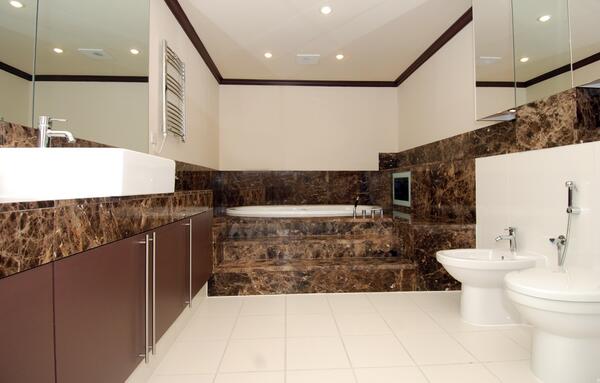 MyLondonHome's tweet photo. A three bed penthouse to let in Battersea for £1,800 per week. http://t.co/4tj6CqTEjR This bathroom is a palace! http://t.co/rUdl5UnWBs