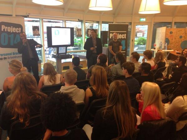 bieb010's tweet image. Een grote opkomst zojuist op de #Jongerenvloer bij de workshop Personal branding op de arbeidsmarkt door @project014