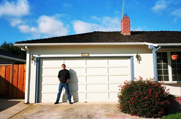 HayQueSaberlo's tweet photo. Están evaluando convertir en sitio histórico la casa donde Steve Jobs creó Apple, en California. http://t.co/k4YdXe5auI