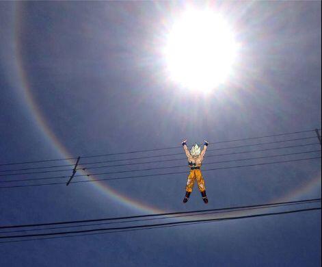 diariocorreo's tweet photo. #Tacna: Comparan al halo solar con la #genkidama de #Gokú http://t.co/kbK17cxg0S http://t.co/SIJWBtEd28