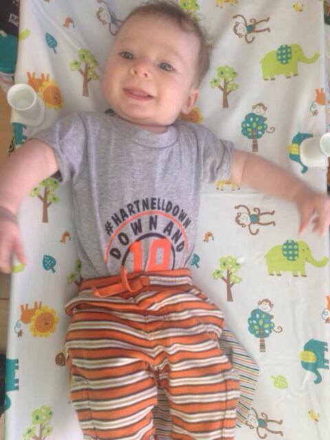 Tin_Man41's tweet image. His youngest fan is rockin' his #HartnellDown onesie @Hartsy19 @NAKEDdmblauren Flyers game tonight!