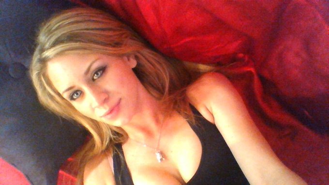hope everyones having a good day(: http://t.co/x8J9MRnF2s