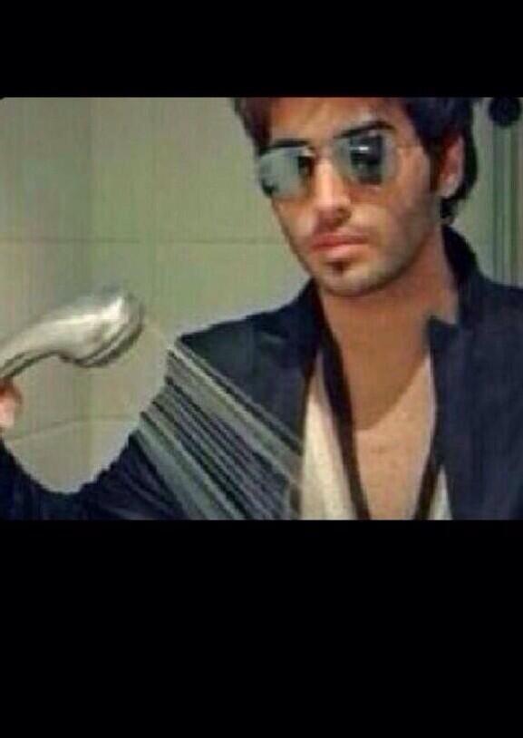 Nawaftaa's tweet photo. معك عطر ؟ 
- إيه 
- بالله عطني بتعطر شوي😂😂 http://t.co/FKF6GpbUov