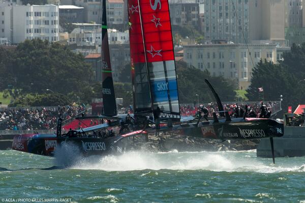 Flashé à 47.57nds=88 km/h <a href="/EmiratesTeamNZ/">Emirates Team New Zealand</a> a battu le record de vitesse  en #AC72 lors 18e course finale #AmericasCup!