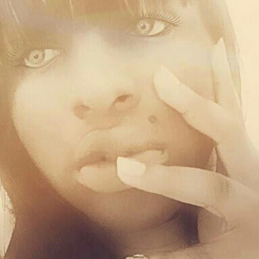 MonroeNola's tweet photo. My eyes are meant to seduce you my lips are meant to please you http://t.co/GHwWHE7VxA