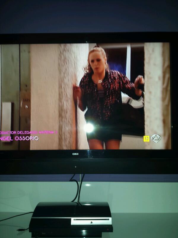 elisabethmm1990's tweet photo. Desconexion totalll con @isragt89  a ver mi serie favoritaaa #ViveCantando http://t.co/XPoeHJnJPv