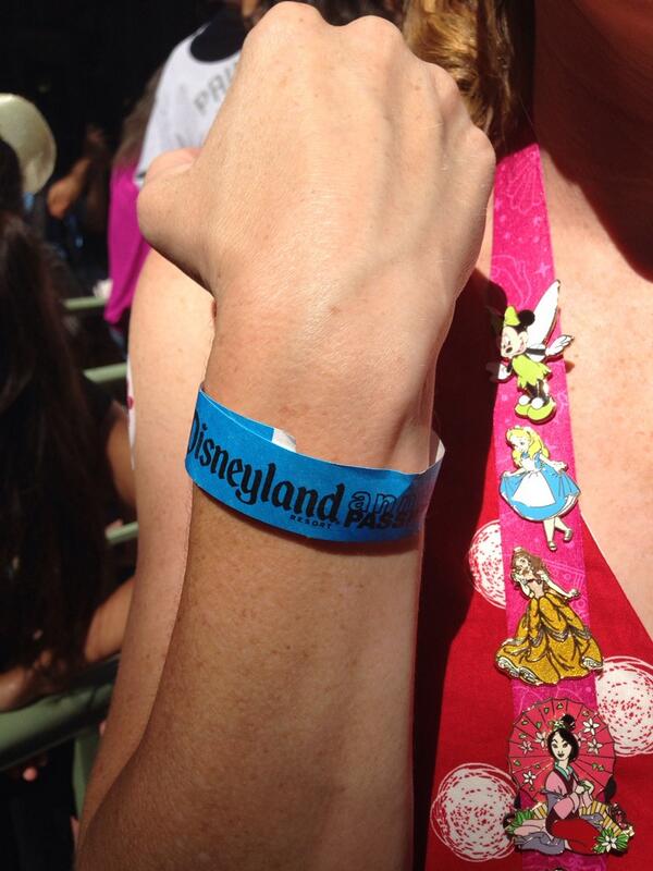 saendie's tweet image. #APMagic I got my wristband for the Pirates movie!