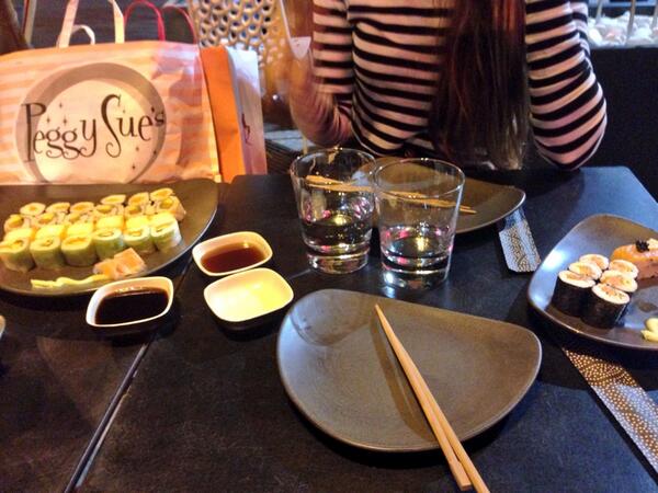 elensoler's tweet photo. Sushi #happybirthday @PalomaLaguna y eleromero 🍣🍱♥️ http://t.co/rJD12zypxZ