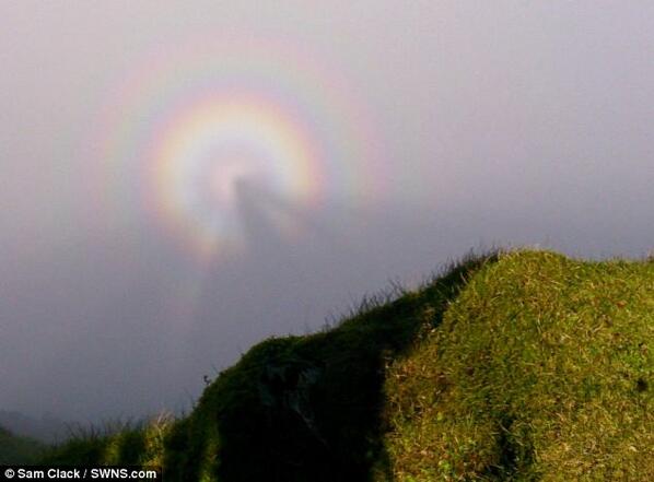 DailyMail's tweet photo. Mountain climbers come across rare circular rainbow http://t.co/S0w13yfhR6 http://t.co/SaAKXs73aZ