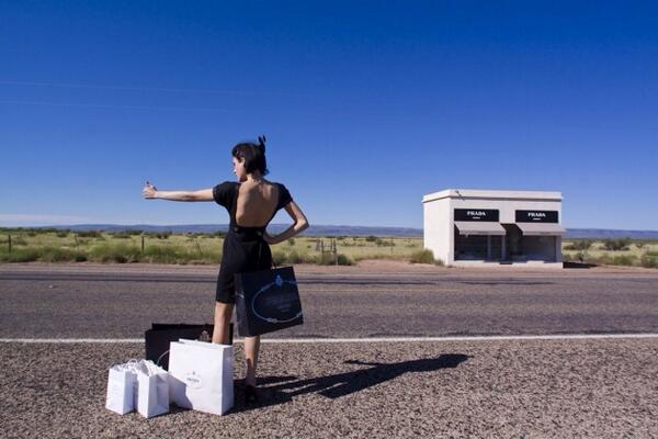 GLITSmagazine's tweet photo. La "boutique" de Prada en medio del desierto de Texas podría desaparecer #Newssip
http://t.co/GGbEvQMCLw http://t.co/75YinfJ5I5