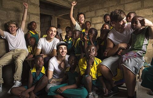 blamedjai's tweet image. EVERY PERSON IN THIS FANDOM  

SHOULD RT THIS DO IT FOR THE BOYS 

#EMABiggestFans One Direction http://t.co/pMhri8c6hf”