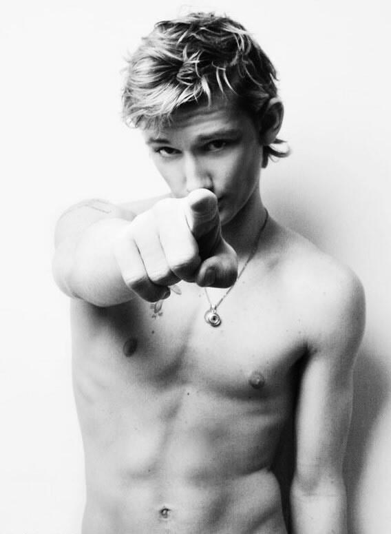 MutantesL_Rol's tweet photo. Rayan Hoult libre ¿Te unes como el? http://t.co/lRq89PsYSp http://t.co/CiJZZ67rPh