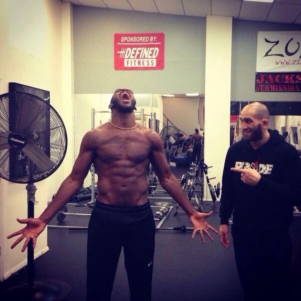 BUA1f6_IgAAGnib.jpg:large