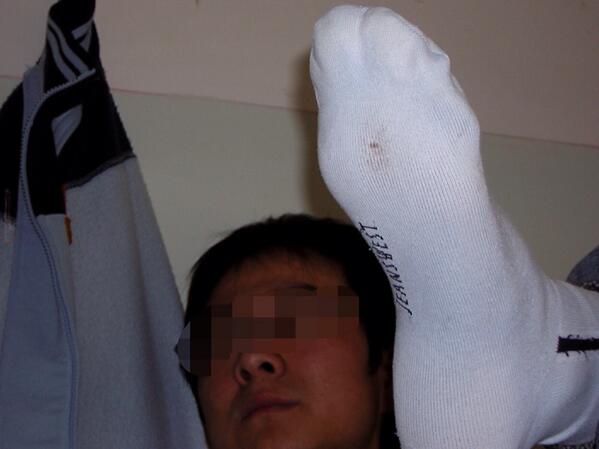 soccersoxboy's tweet photo. 特别喜欢他这双袜子都有点烂了套在鸡巴上手淫 http://t.co/rkX1jfBzf2