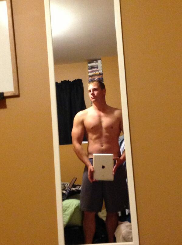 JohnsonMitch6's tweet photo. Don't usually do selfies but one won't hurt! #HardWorkPaysOff #gym http://t.co/FSnrdlsvon