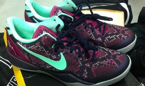 court borough nike mid