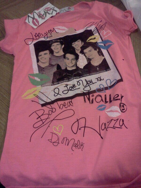 OneD_iloveu's tweet image. Gettin this soon! Can't wait! :D #HappyBirthdayNiall #Directionerforever #1DT-shirt #Iloveit #onedirection #idols
