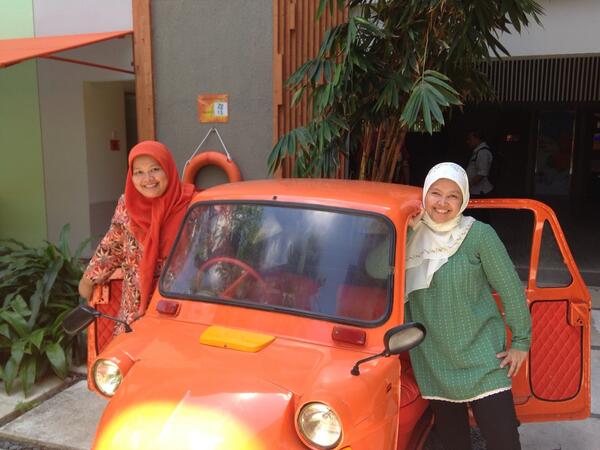 justsendwina's tweet photo. Sopir n kenek http://t.co/pe2HmaC49Z