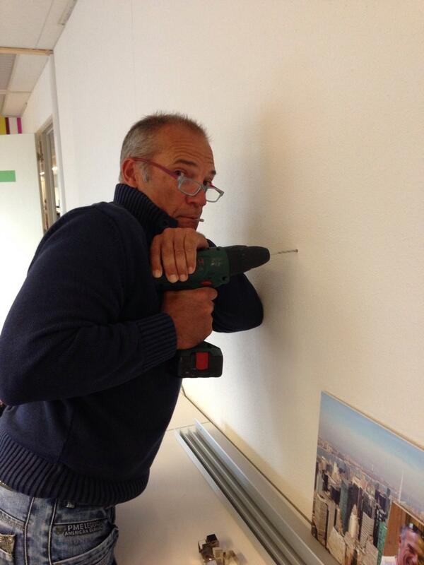 Eric hangt, althans poging tot, de rail op voor onze mooie foto's! #hutspotnl