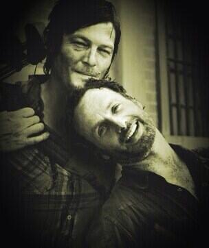 FansDead's tweet image. Aaaaawww!!! How sweet:)